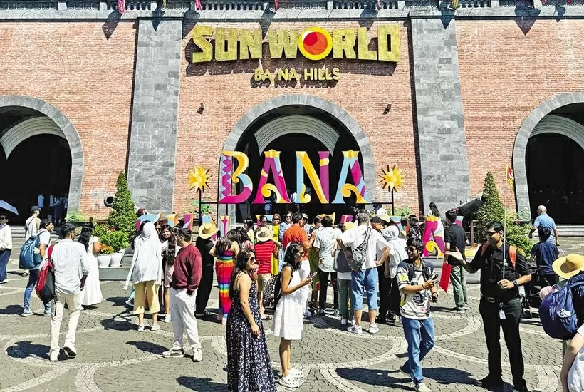 Visitors to Sun World Ba Na Hills in Da Nang (Photo: baodautu.vn) Visitors to Sun World Ba Na Hills in Da Nang (Photo: baodautu.vn)