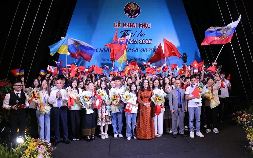 The journey of great national unity: Imprints of overseas Vietnamese in the new era The journey of great national unity: Imprints of overseas Vietnamese in the new era