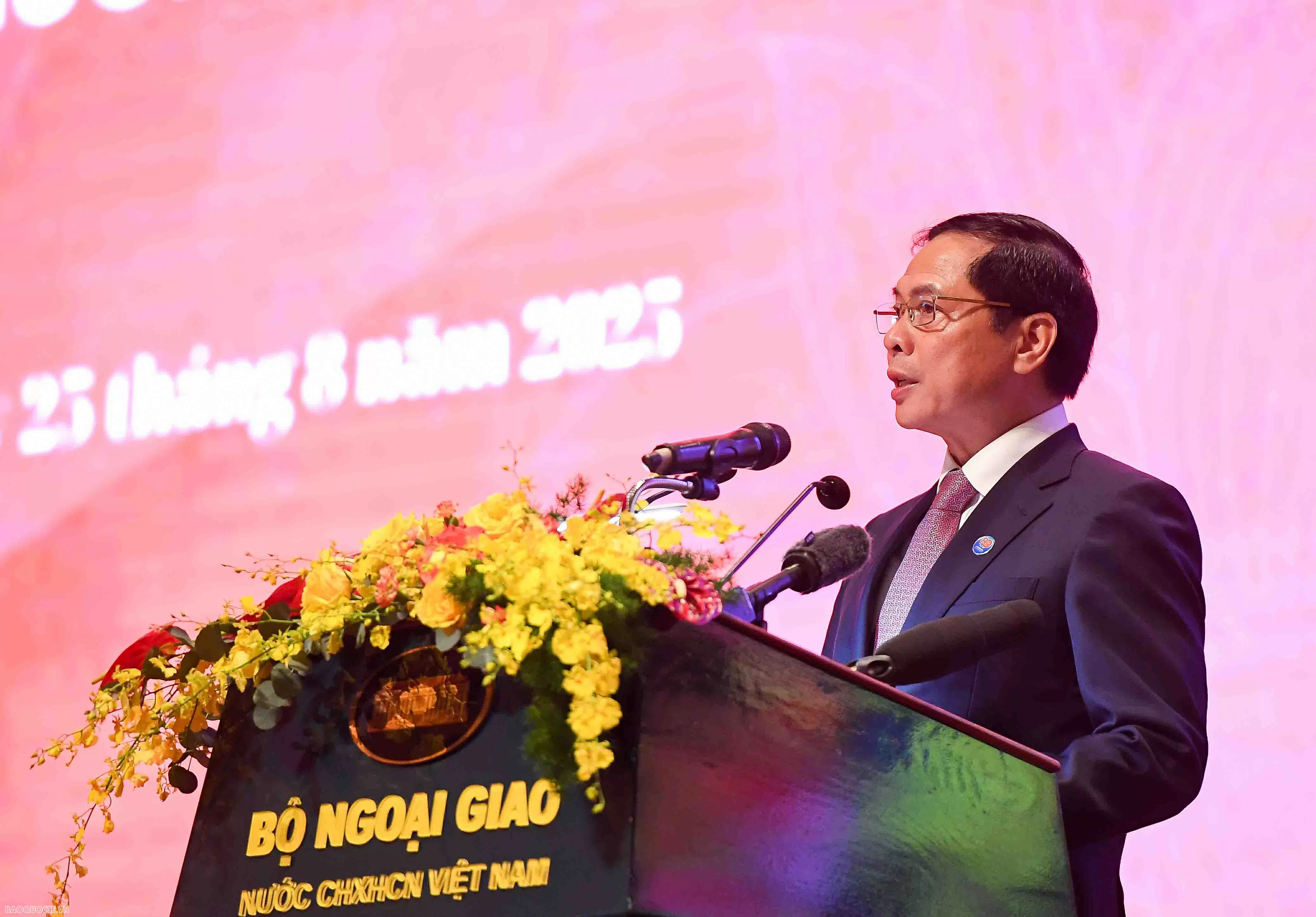 Vietnamese Diplomacy: Continuing to pioneer with honourable responsibilities Vietnamese Diplomacy: Continuing to pioneer with honourable responsibilities