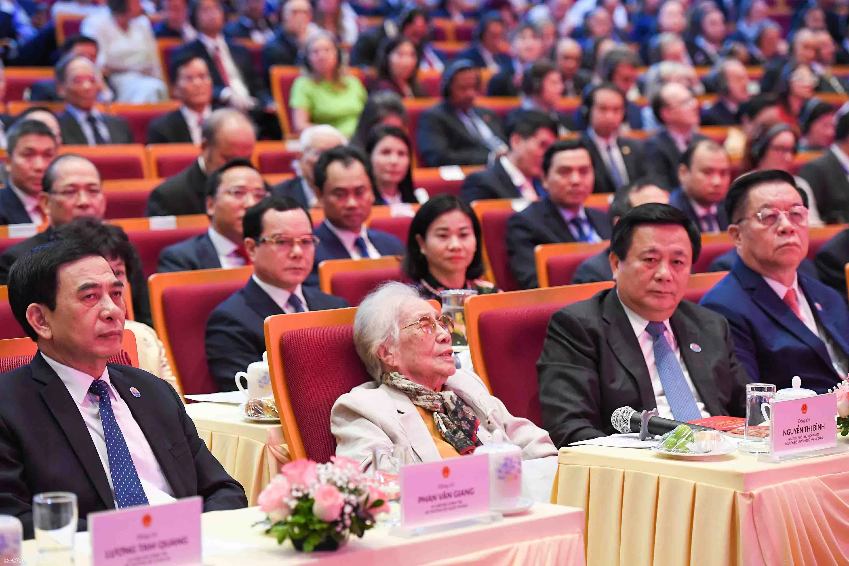 Former Vice President Nguyen Thi Binh conferred the title ‘Hero of Labour’