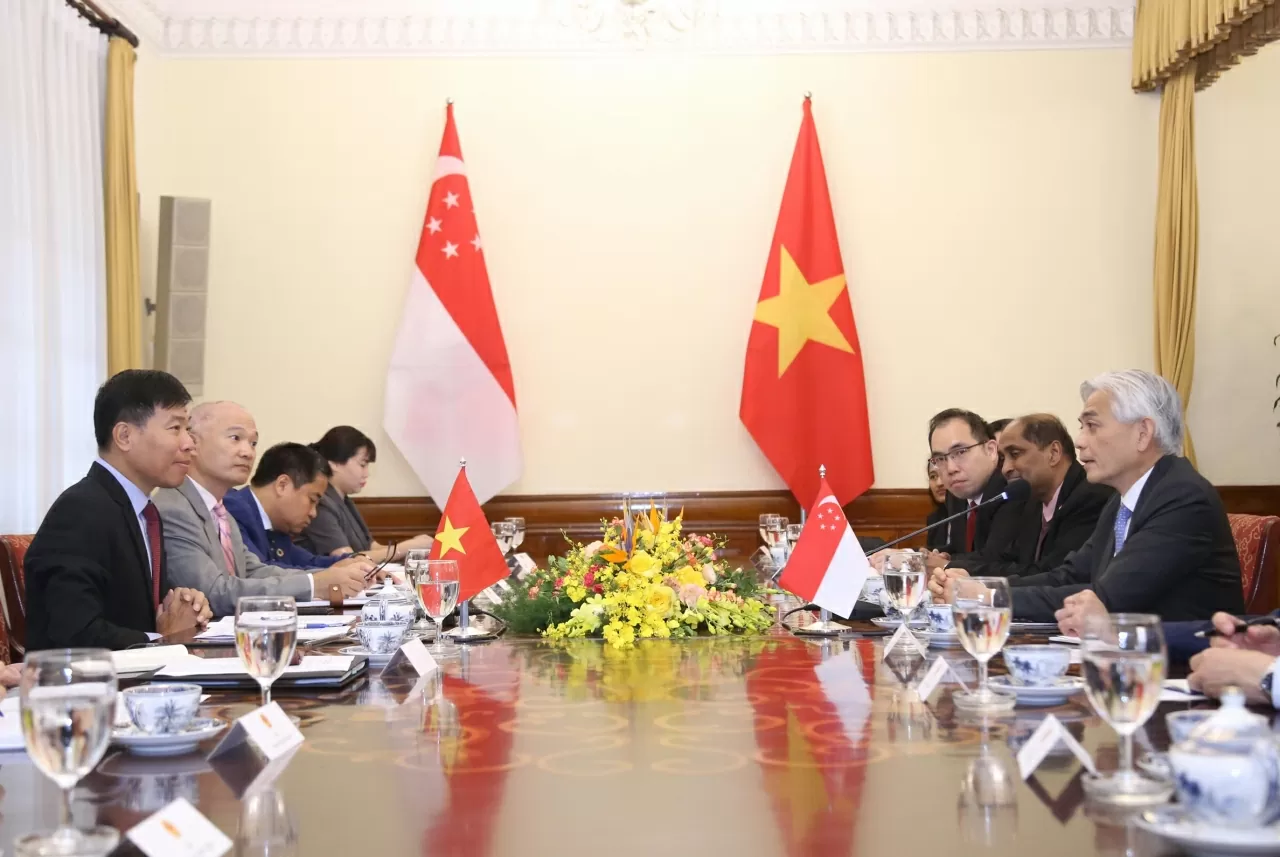 Vietnam, Singapore officials hold 17th political consultation in Hanoi