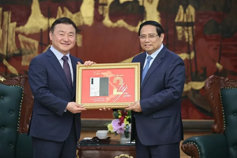 Prime Minister calls on Samsung Group to expand investment in Vietnam Prime Minister calls on Samsung Group to expand investment in Vietnam