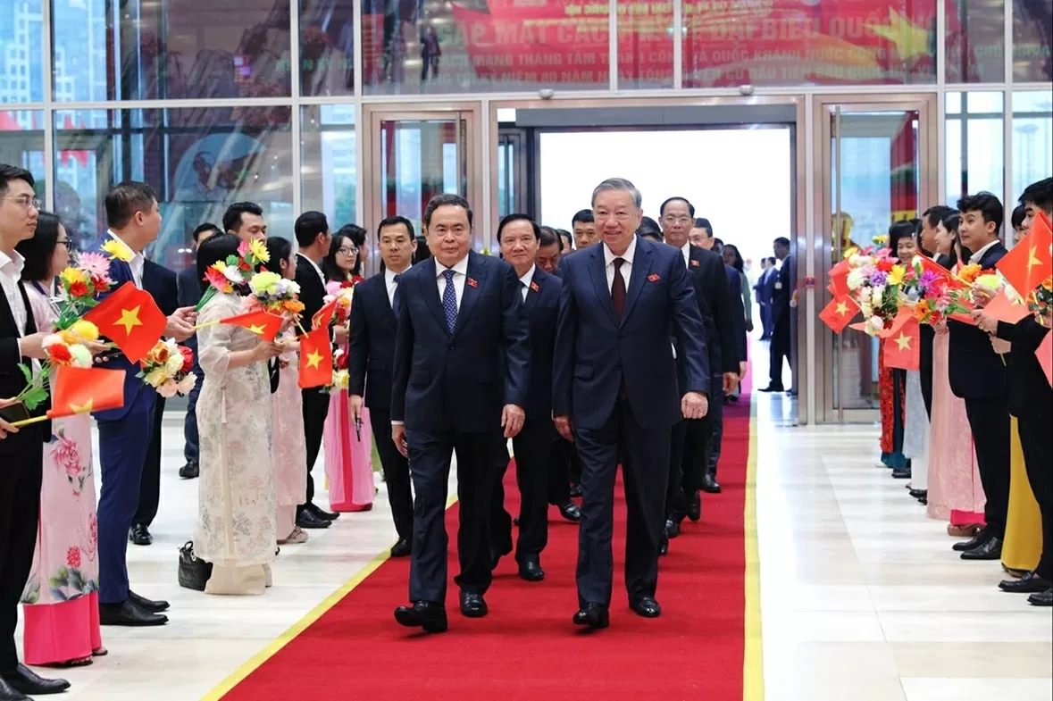 Party General Secretary To Lam meets with generations of NA deputies
