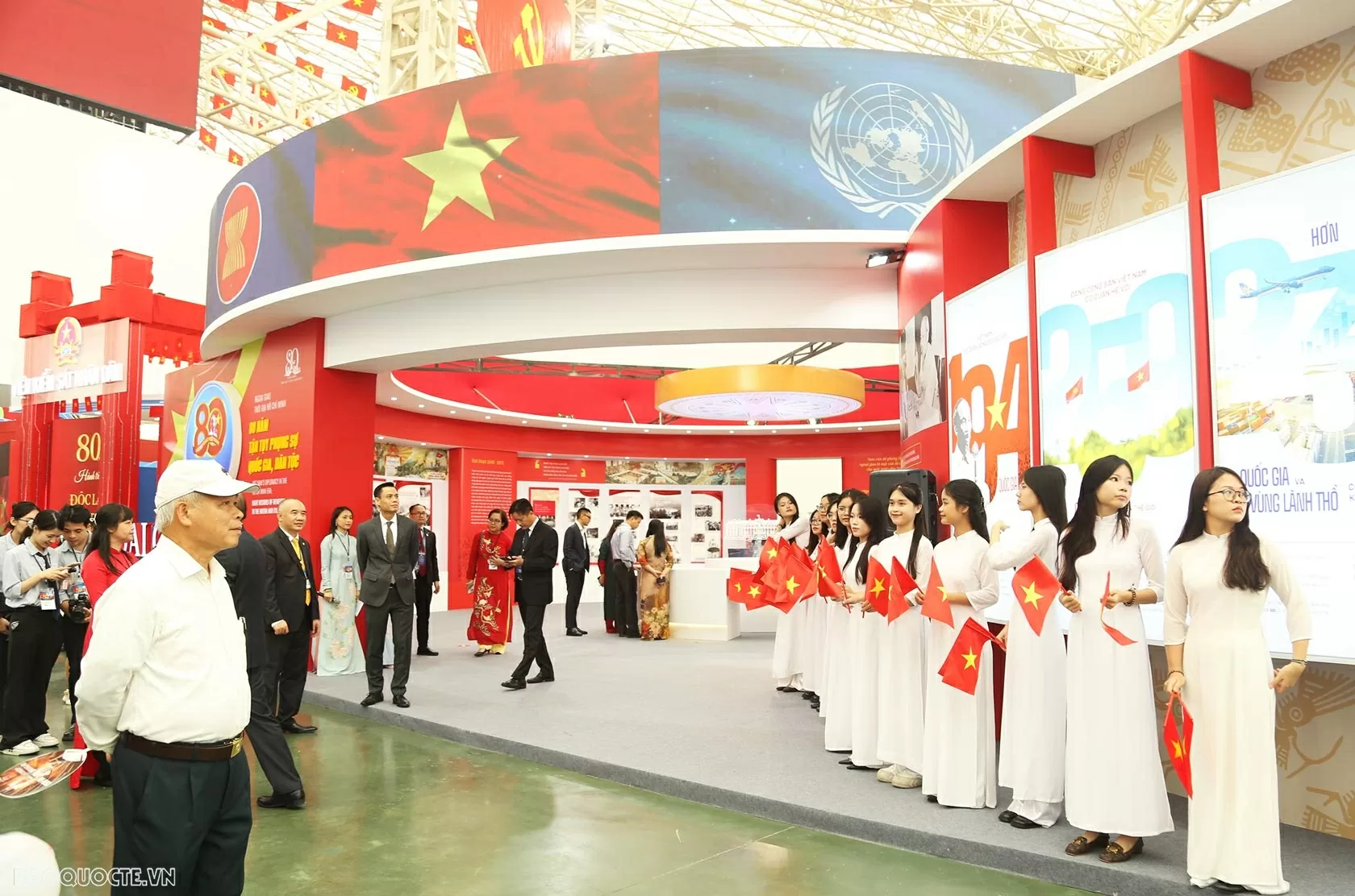 Party and State Leaders, foreign diplomats visit Ministry of Foreign Affairs Exhibition Space