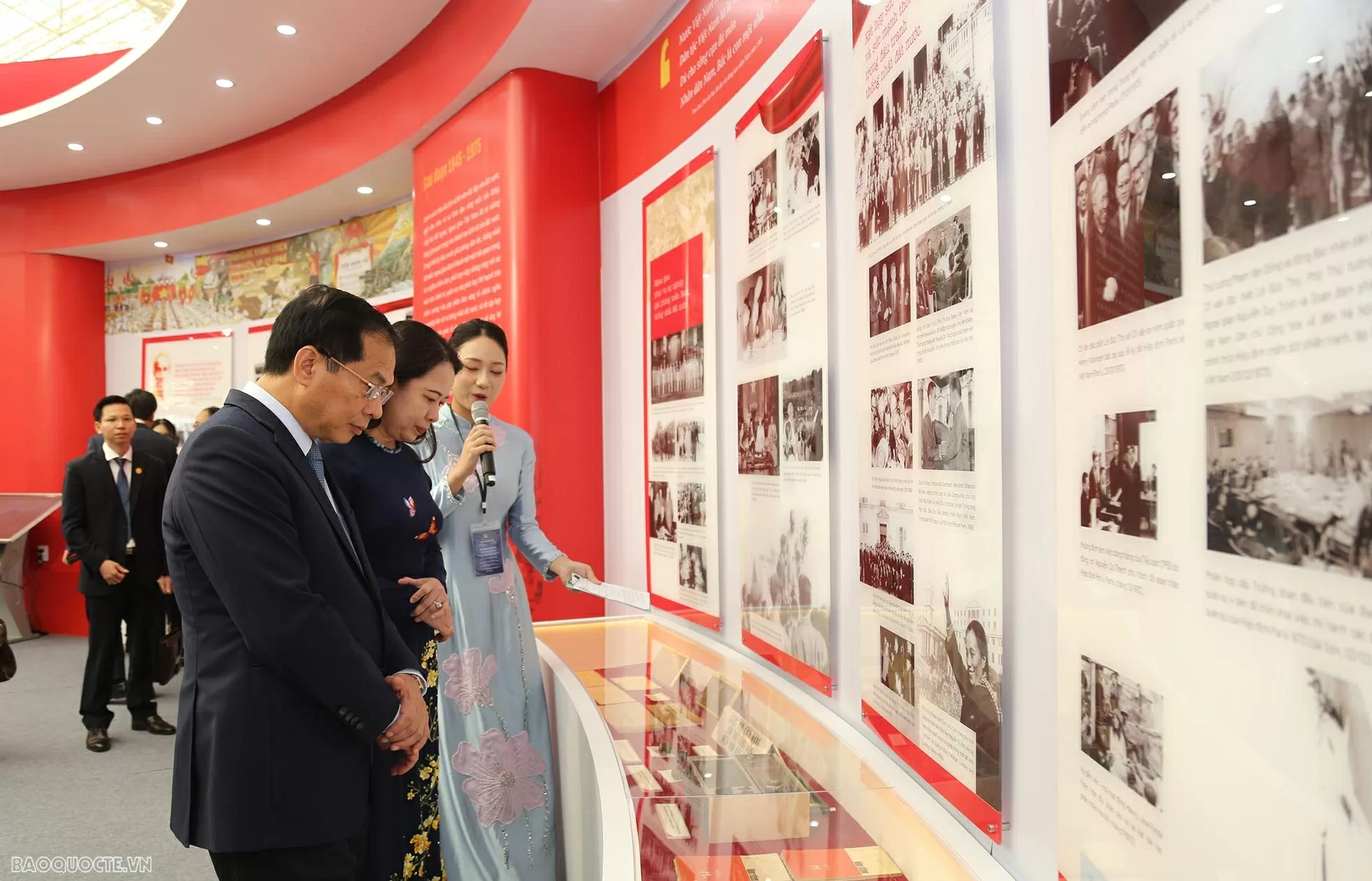 Party and State Leaders, foreign diplomats visit Ministry of Foreign Affairs Exhibition Space
