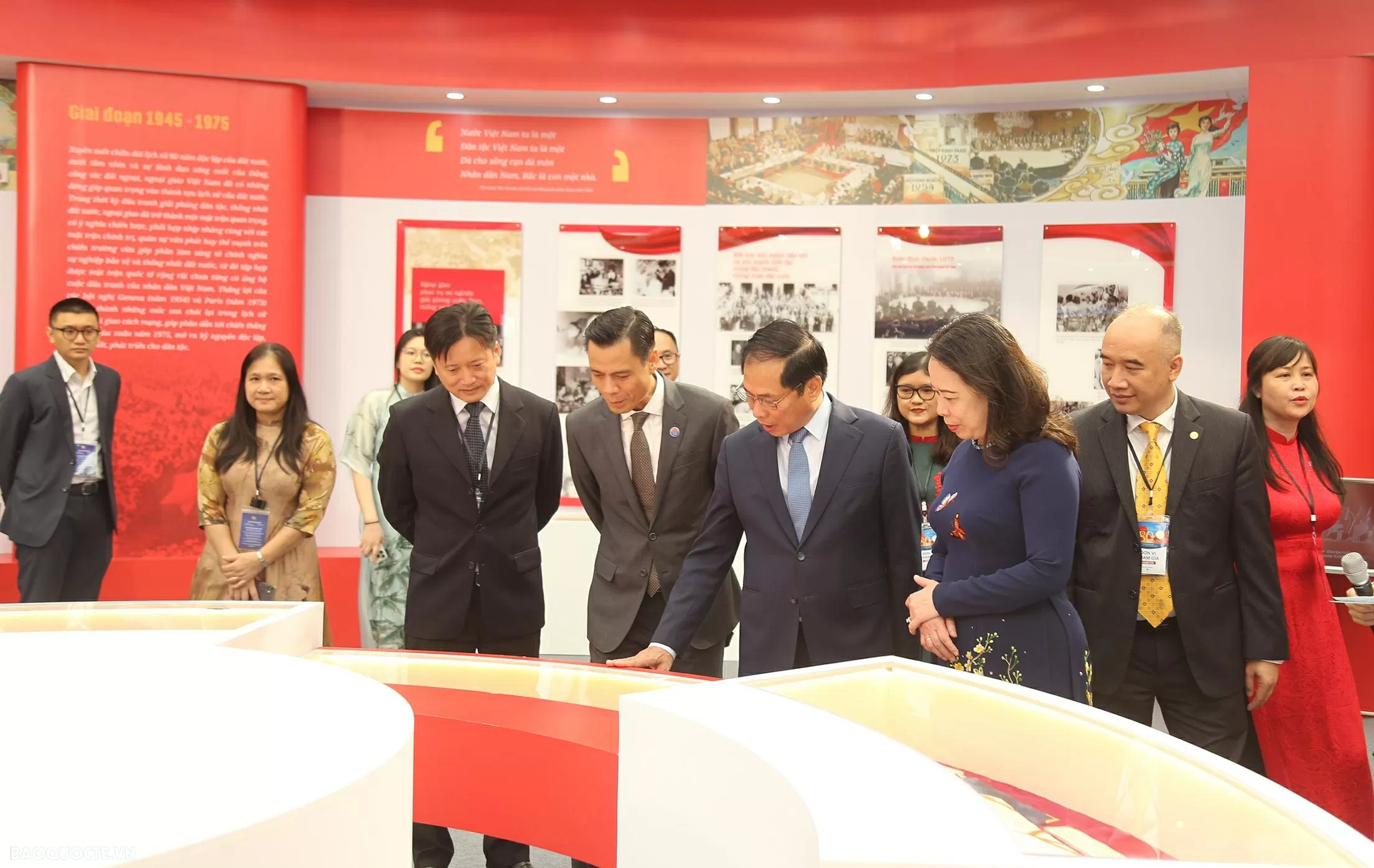 Party and State Leaders, foreign diplomats visit Ministry of Foreign Affairs Exhibition Space
