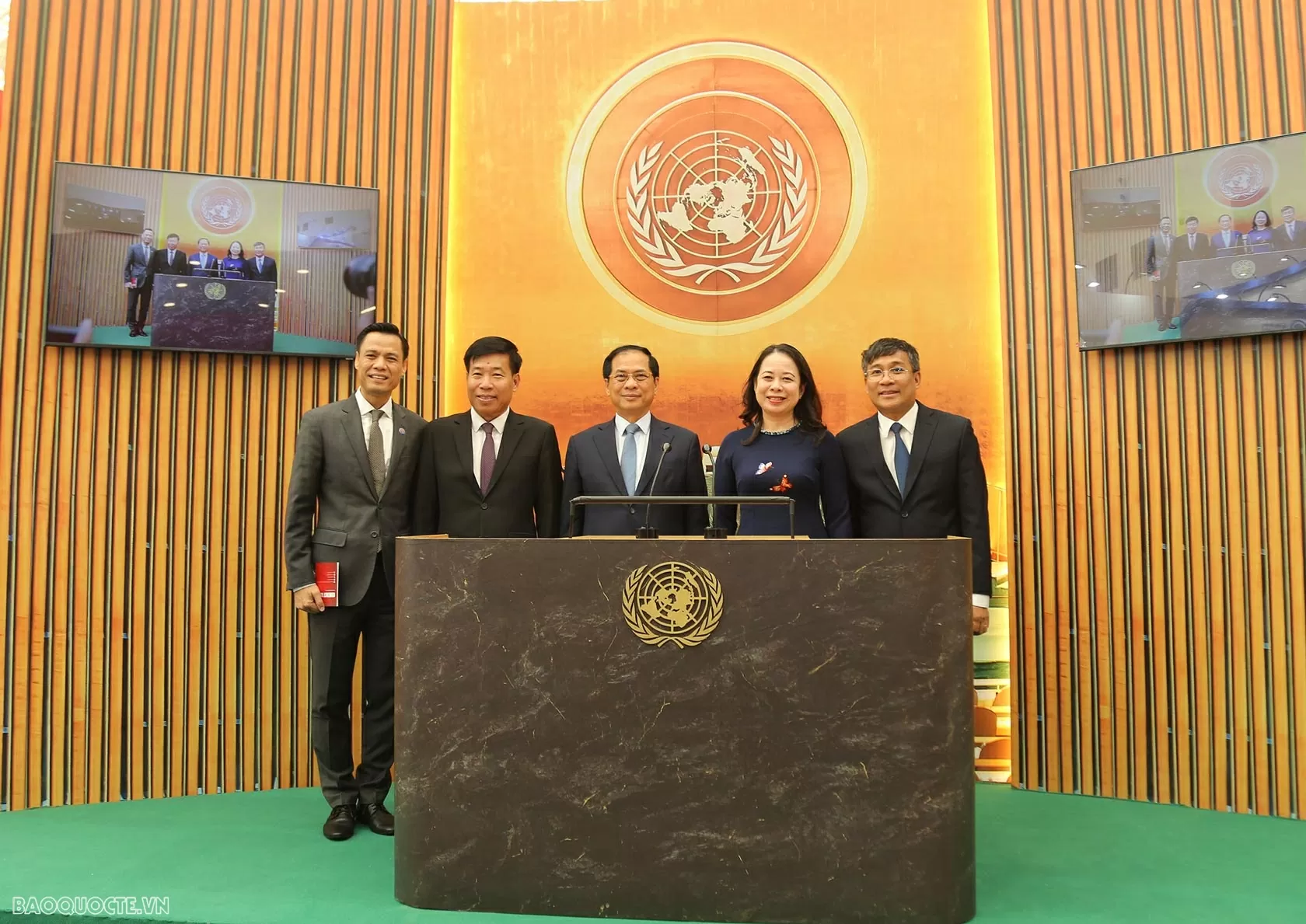 Party and State Leaders, foreign diplomats visit Ministry of Foreign Affairs Exhibition Space