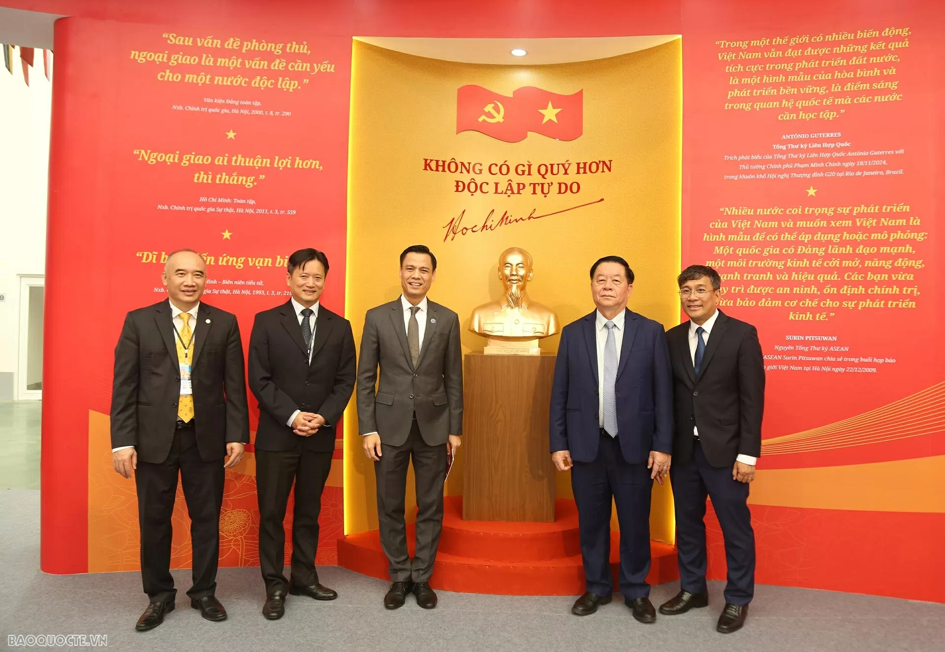 Party and State Leaders, foreign diplomats visit Ministry of Foreign Affairs Exhibition Space Party and State Leaders, foreign diplomats visit Ministry of Foreign Affairs Exhibition Space