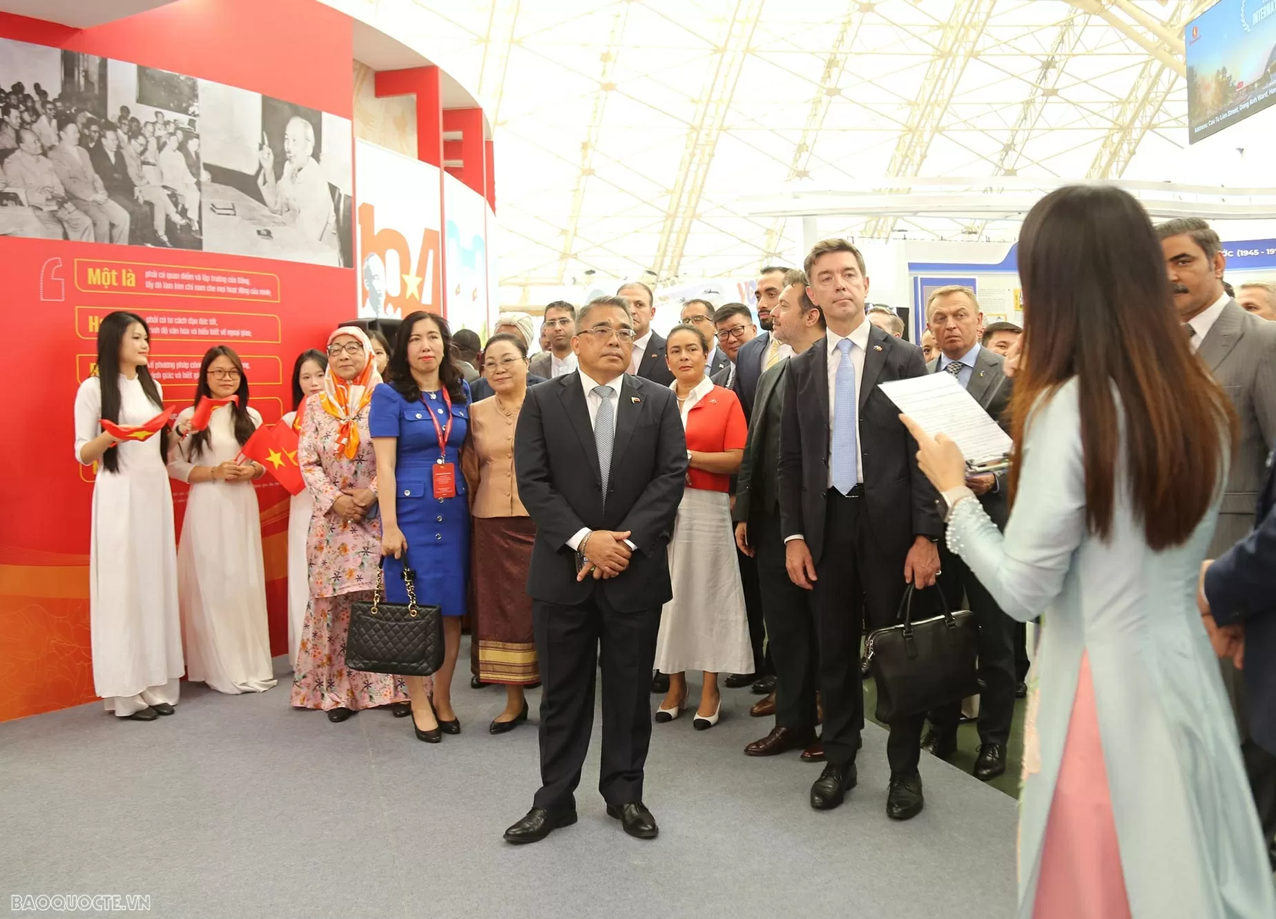 Party and State Leaders, foreign diplomats visit Ministry of Foreign Affairs Exhibition Space Party and State Leaders, foreign diplomats visit Ministry of Foreign Affairs Exhibition Space
