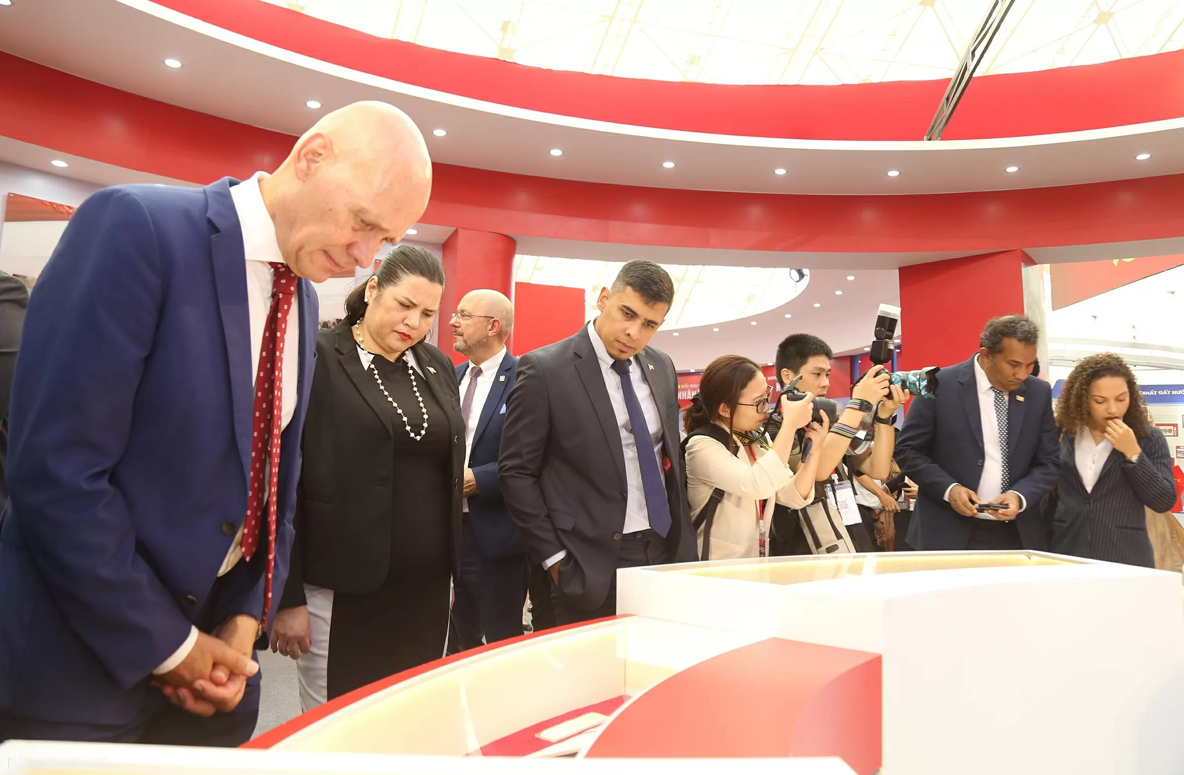Party and State Leaders, foreign diplomats visit Ministry of Foreign Affairs Exhibition Space