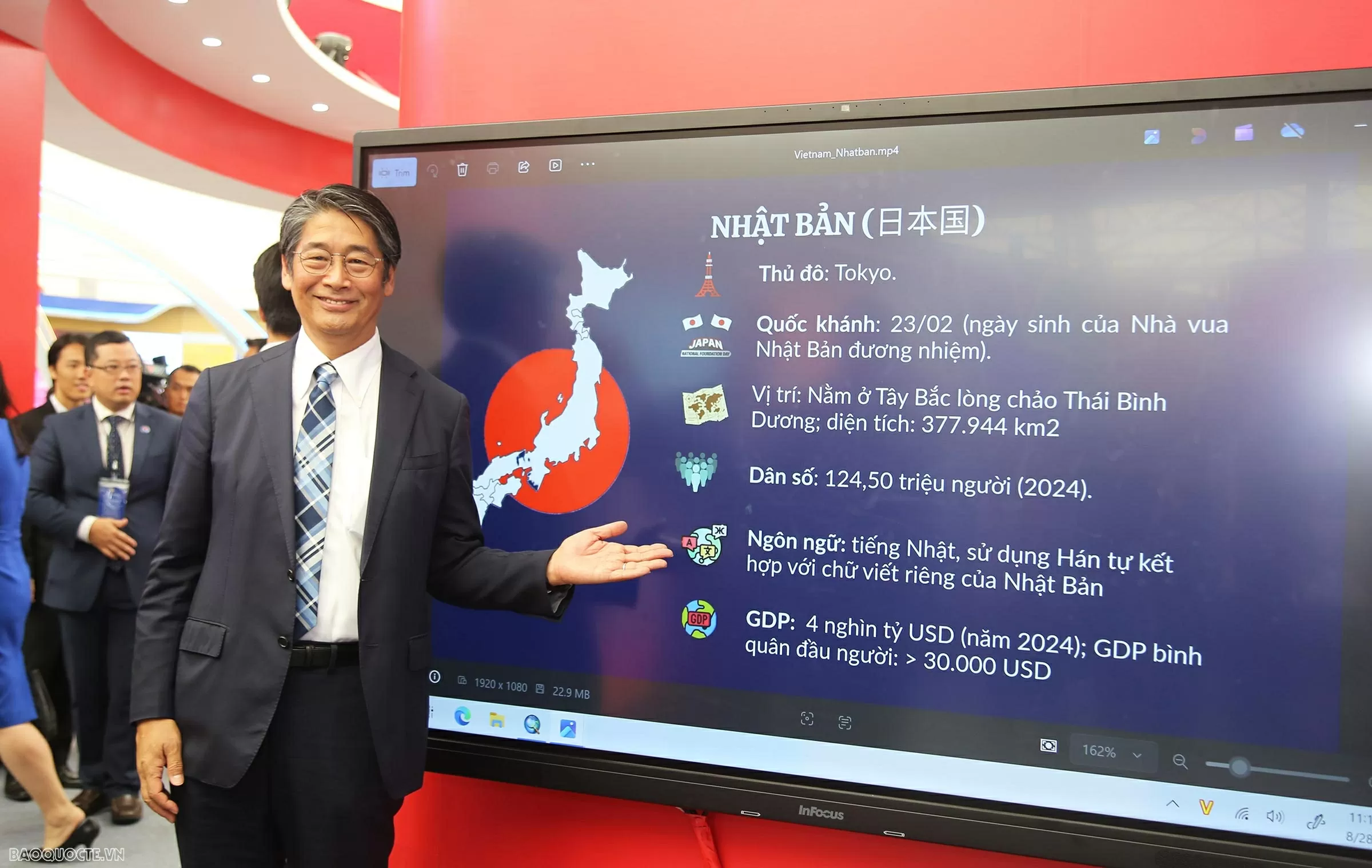 Party and State Leaders, foreign diplomats visit Ministry of Foreign Affairs Exhibition Space