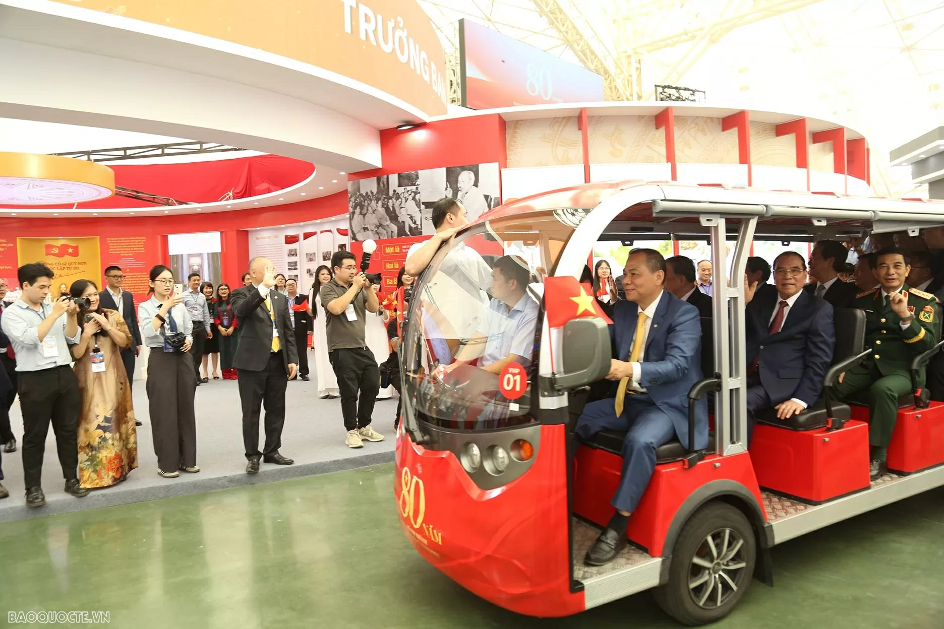 Party and State Leaders, foreign diplomats visit Ministry of Foreign Affairs Exhibition Space