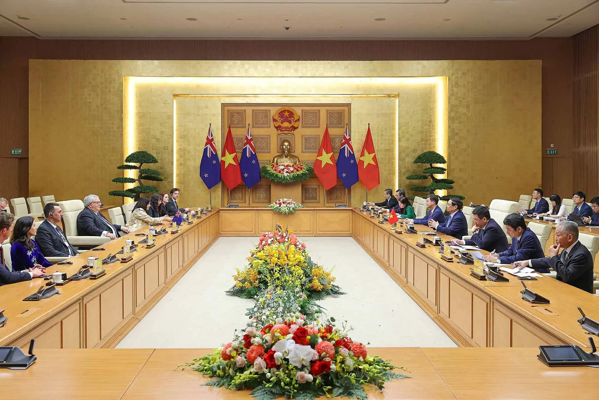 Prime Minister Pham Minh Chinh meets New Zealand Parliament Speaker in Hanoi