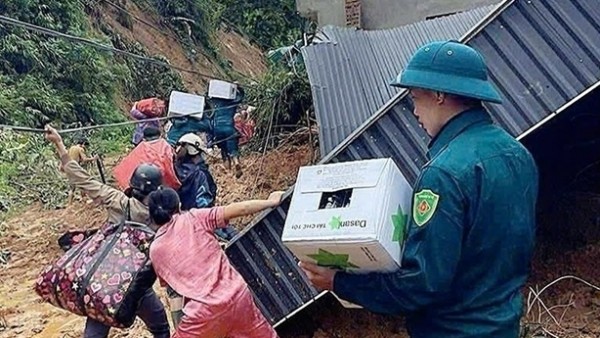 Thanh Hoá: Mở đường tiếp tế lương thực, hỗ trợ bà con xã vùng biên cô lập do sạt lở đất đá