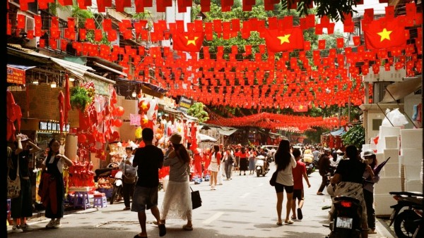 80 Years of National Day: Hanoi radiant in brilliant red, poetic and beautiful