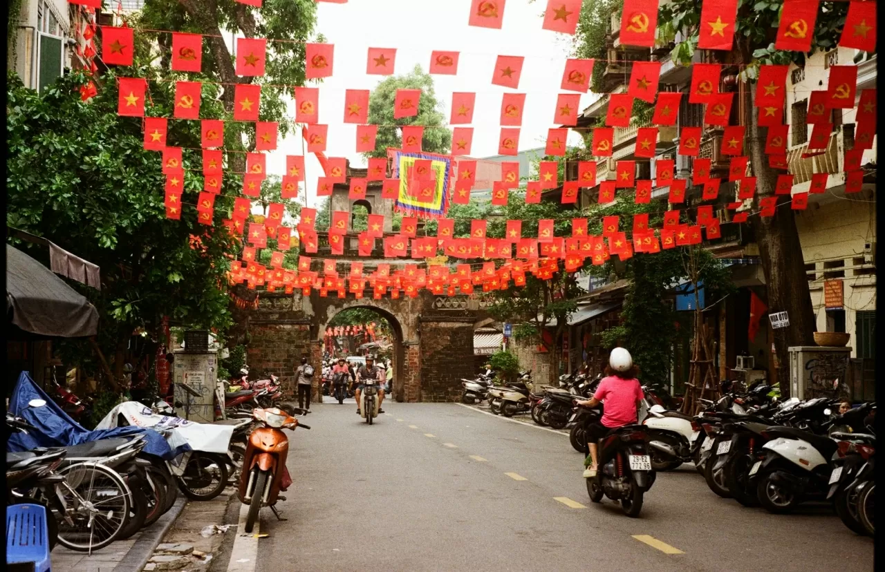 80 Years of National Day: Hanoi radiant in brilliant red, poetic and beautiful
