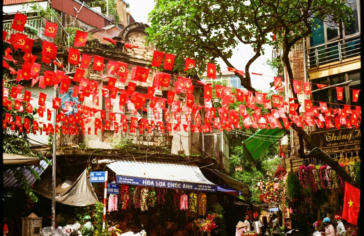 80 Years of National Day: Hanoi radiant in brilliant red, poetic and beautiful