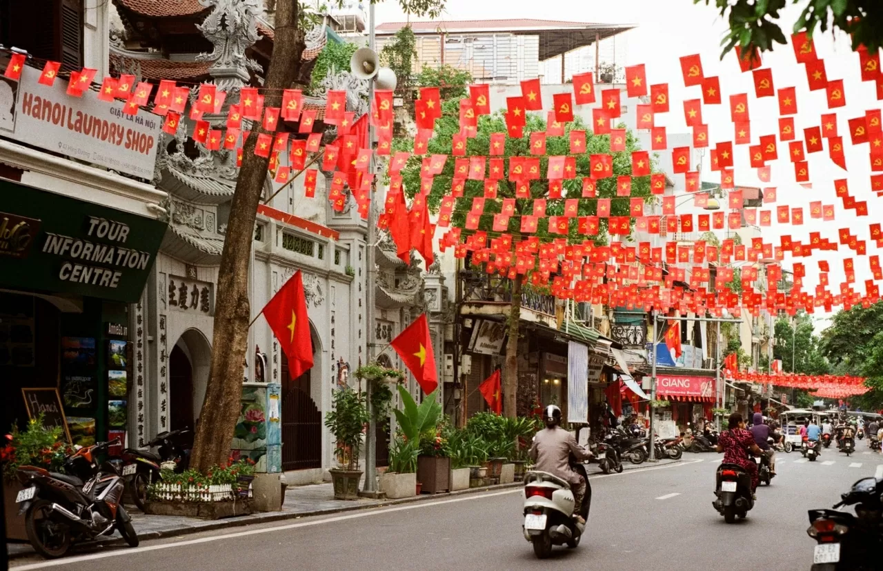 80 Years of National Day: Hanoi radiant in brilliant red, poetic and beautiful