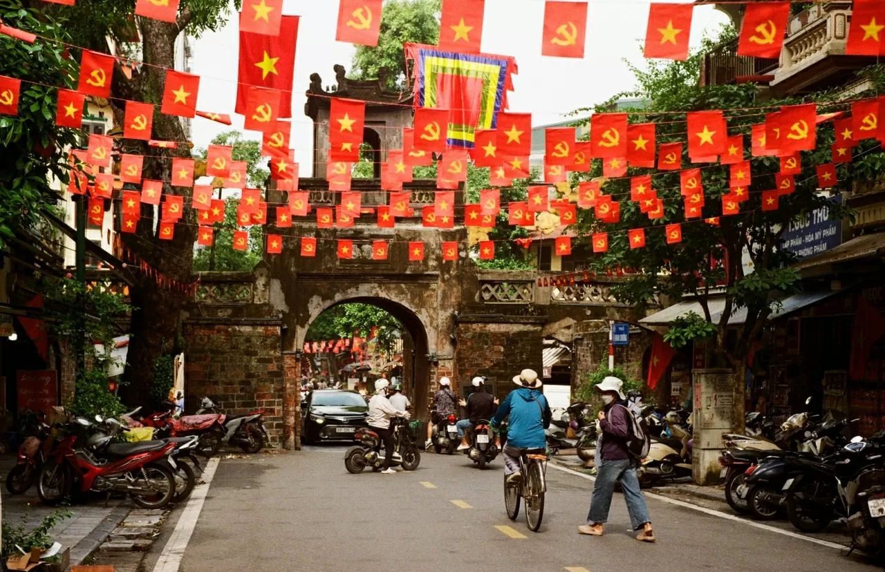 80 Years of National Day: Hanoi radiant in brilliant red, poetic and beautiful