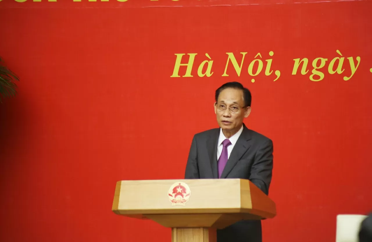 Prime Minister Pham Minh Chinh presented the decision appointing Le Hoai Trung as Acting Minister of Foreign Affairs