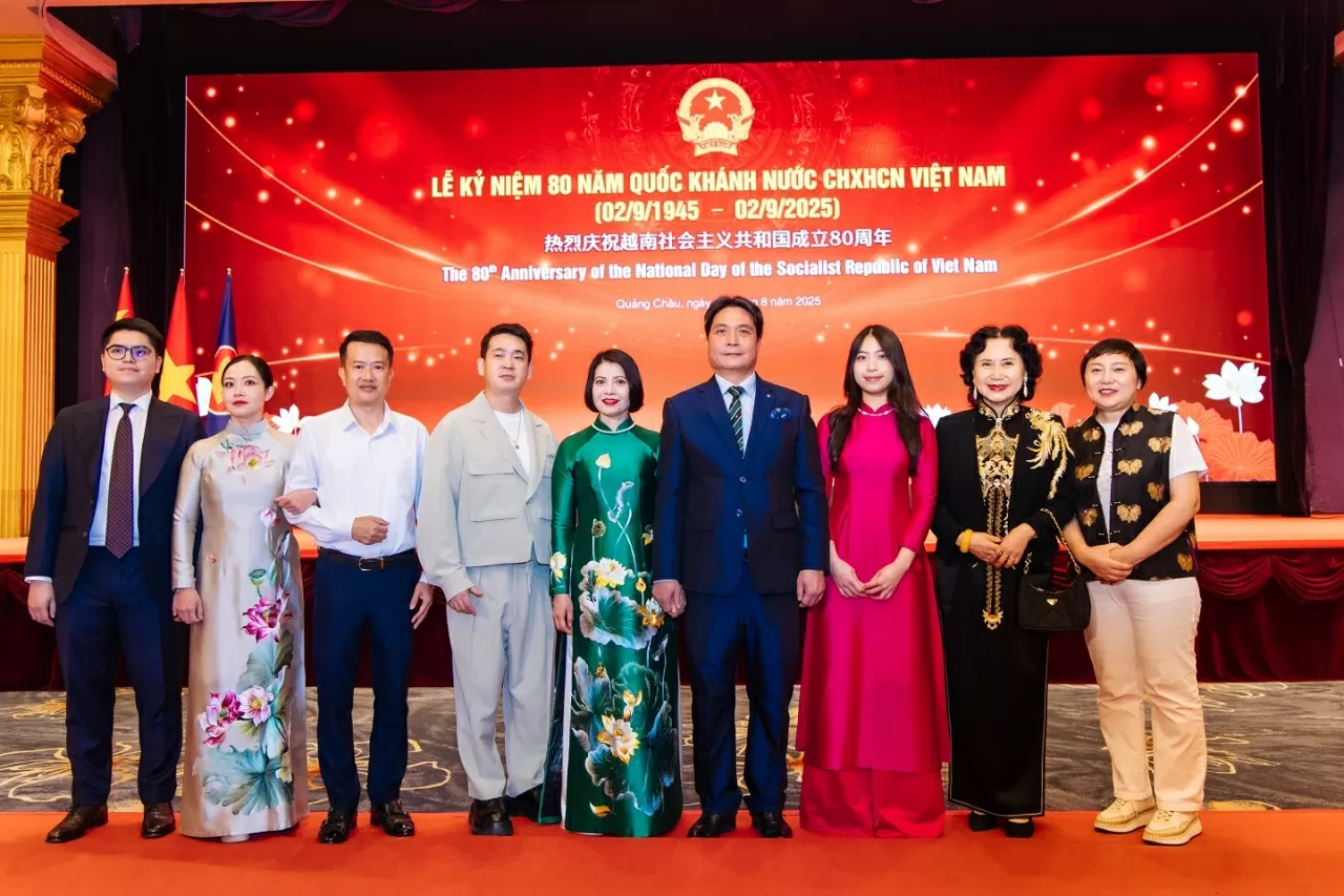 Vietnamese Ao Dai meets Chinese Qipao in Guangzhou, China