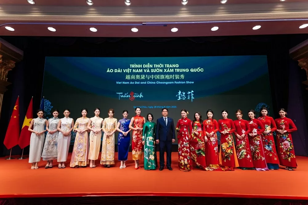 Vietnamese Ao Dai meets Chinese Qipao in Guangzhou, China
