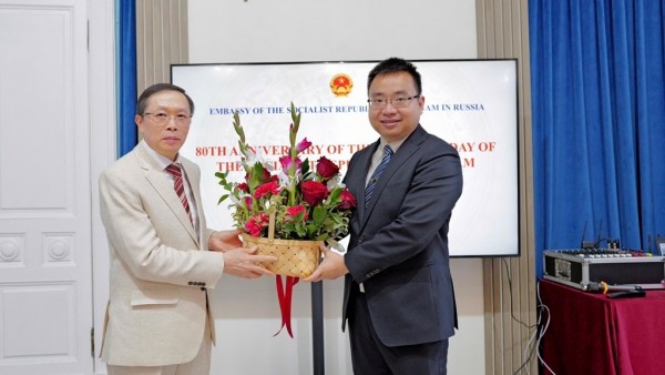 Lao Embassy in Russia congratulates Vietnam on 80th National Day