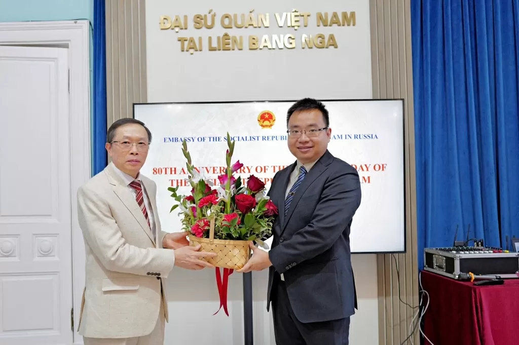 Lao Embassy in Russia congratulates Vietnam on 80th National Day