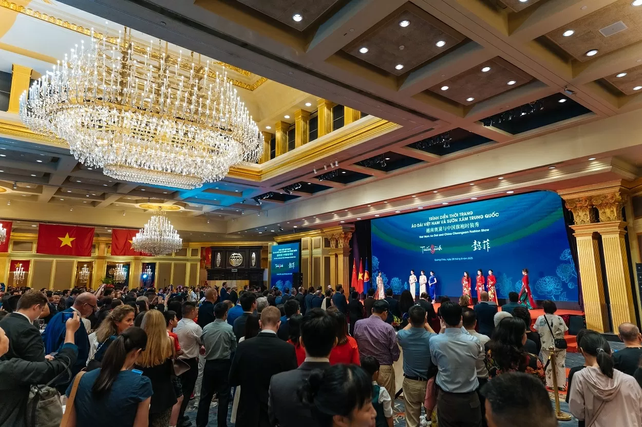 Vietnamese Ao Dai meets Chinese Qipao in Guangzhou, China