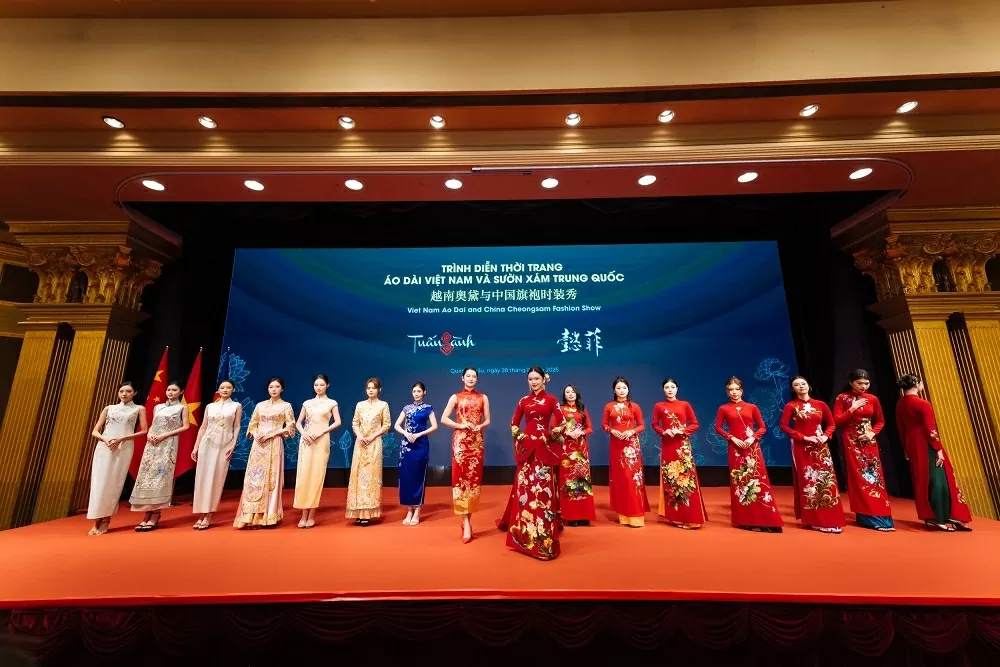 Vietnamese Ao Dai meets Chinese Qipao in Guangzhou, China