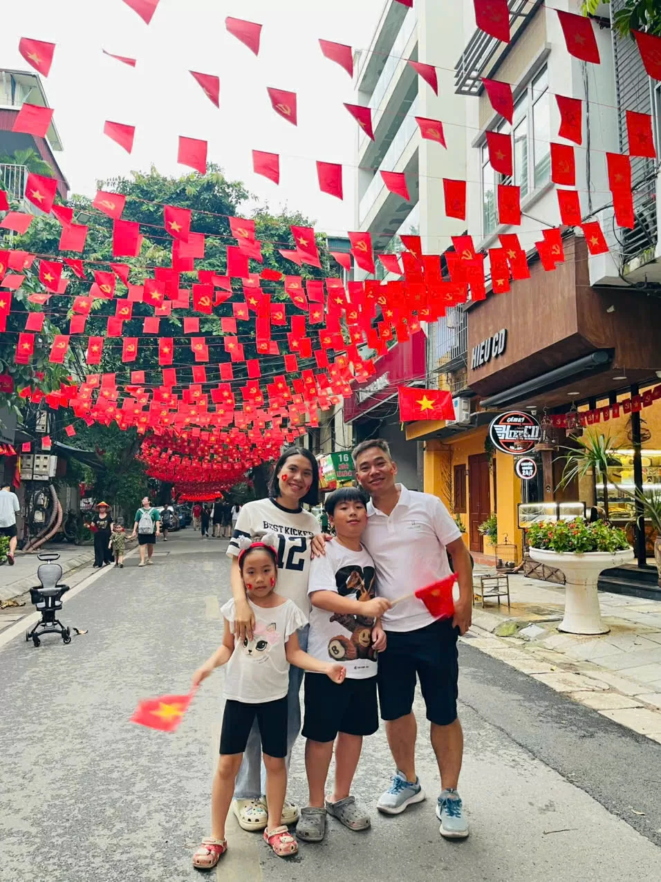 Citizens proudly celebrate the A80 National Day Grand Ceremony