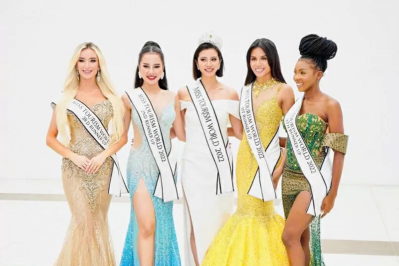 World Tourism Runner-up 2022 Hương Ly Radiant in Cao Lan Traditional Áo Dài on National Day September 2 World Tourism Runner-up 2022 Hương Ly Radiant in Cao Lan Traditional Áo Dài on National Day September 2