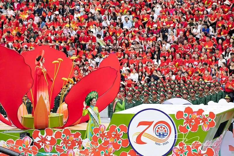 World Tourism Runner-up 2022 Hương Ly Radiant in Cao Lan Traditional Áo Dài on National Day September 2