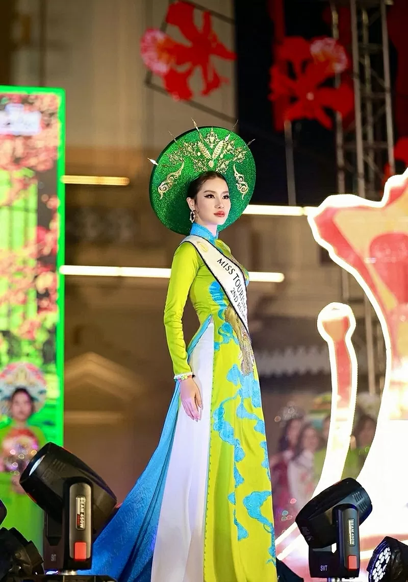 World Tourism Runner-up 2022 Hương Ly Radiant in Cao Lan Traditional Áo Dài on National Day September 2