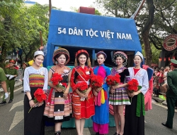 World Tourism Runner-up 2022 Hương Ly Radiant in Cao Lan Traditional Áo Dài on National Day September 2