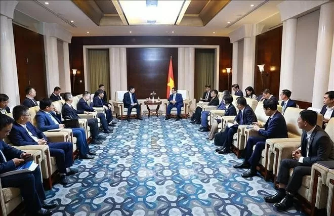 PM Pham Minh Chinh works with leaders of leading Chinese groups in Tianjin