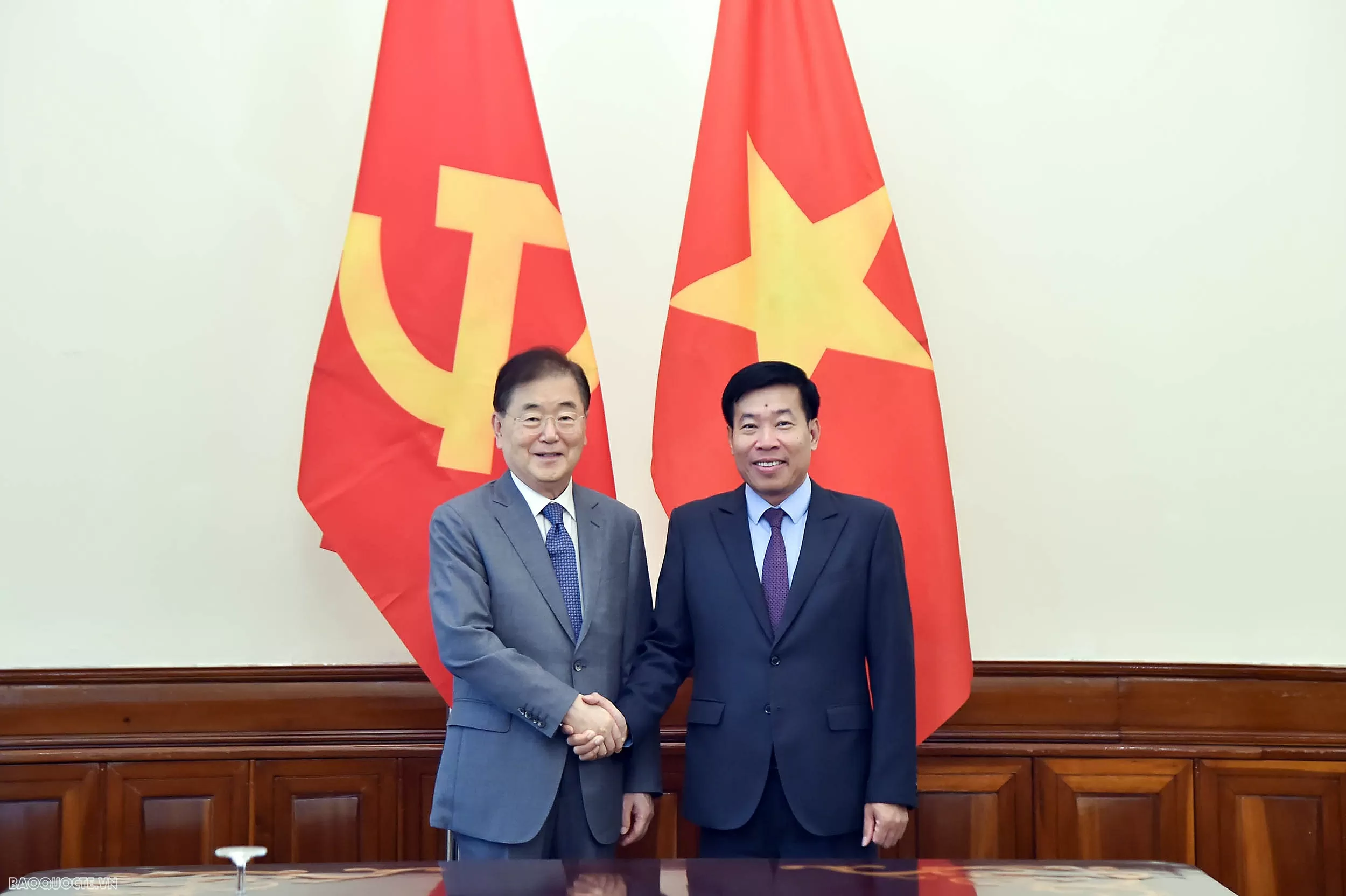 Deputy FM Nguyen Manh Cuong receives delegation of the international conference of Asian political parties