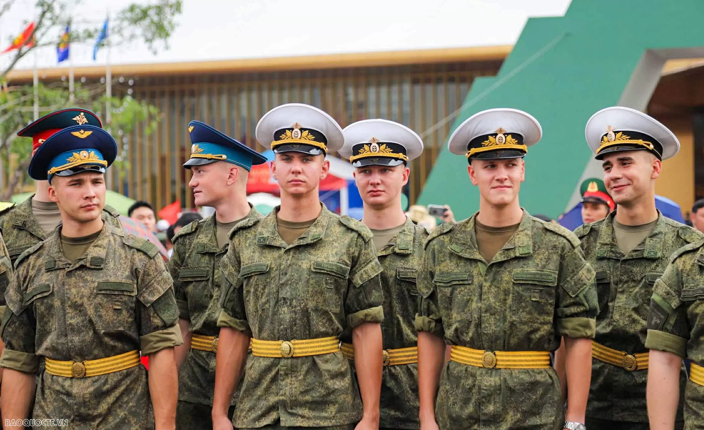 Russian, Lao, Cambodian military personnel visit Vietnam's weapon exhibition space