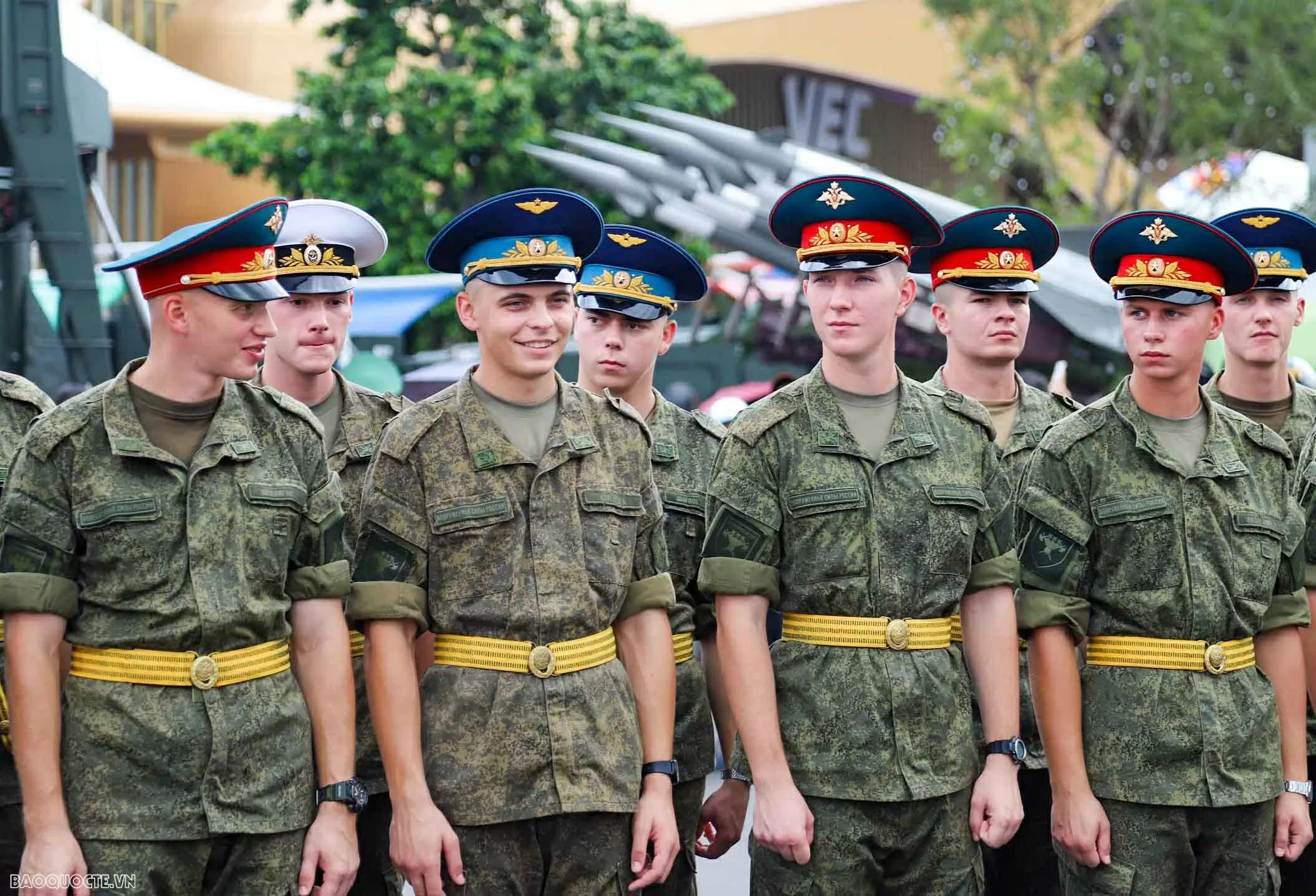 Russian, Lao, Cambodian military personnel visit Vietnam's weapon exhibition space