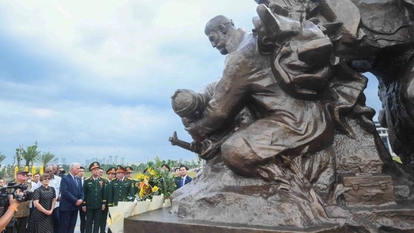 President of Cuba Miguel Díaz-Canel Bermúdez visits Vietnam Military History Museum during state visit
