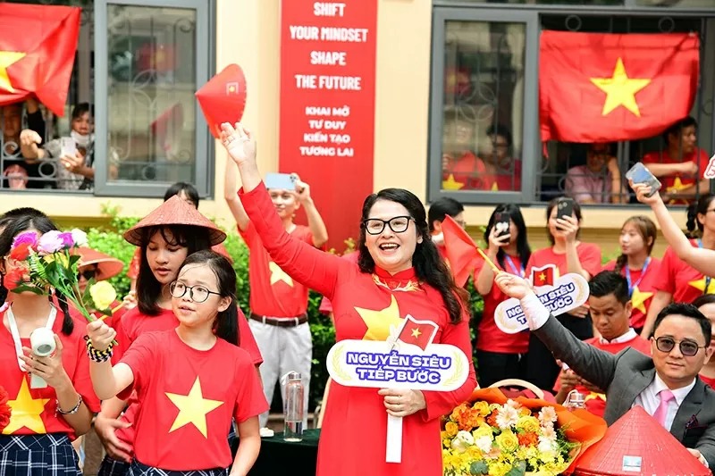 9 Languages, One Love: Nguyen Sieu Youth Pay Tribute to the Nation