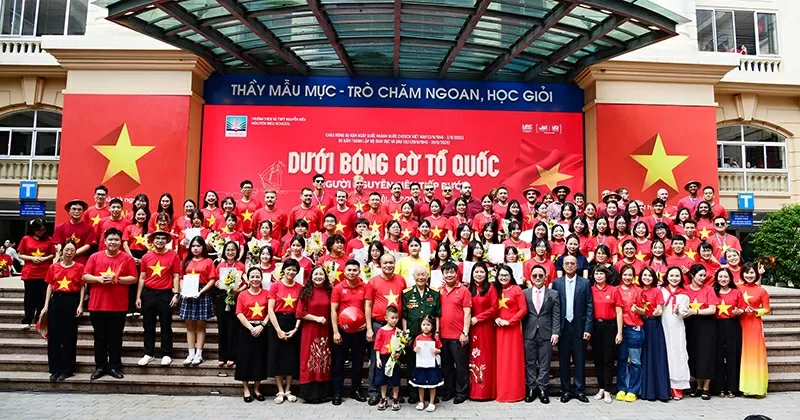 9 Languages, One Love: Nguyen Sieu Youth Pay Tribute to the Nation