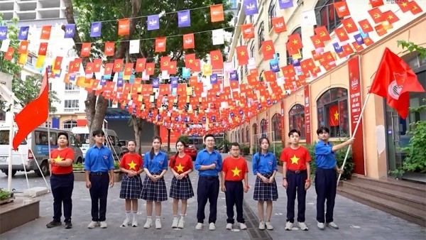9 Languages, One Love: Nguyen Sieu Youth Pay Tribute to the Nation