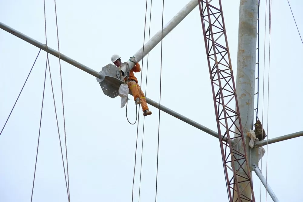 The 500kV Lao Cai-Vinh Yen Transmission Line strives to meet deadline