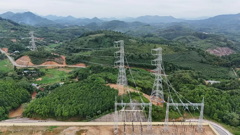 The 500kV Lao Cai-Vinh Yen Transmission Line strives to meet deadline The 500kV Lao Cai-Vinh Yen Transmission Line strives to meet deadline