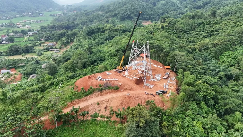 The 500kV Lao Cai-Vinh Yen Transmission Line strives to meet deadline