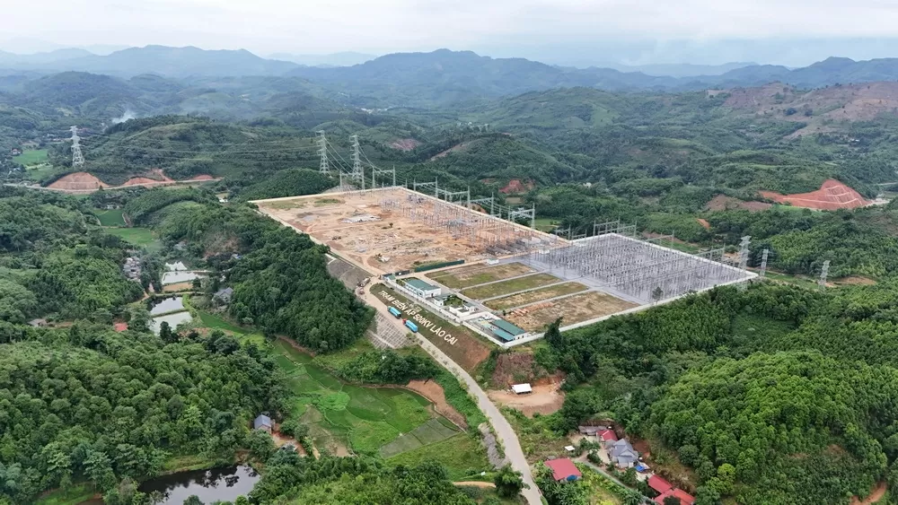 The 500kV Lao Cai-Vinh Yen Transmission Line strives to meet deadline