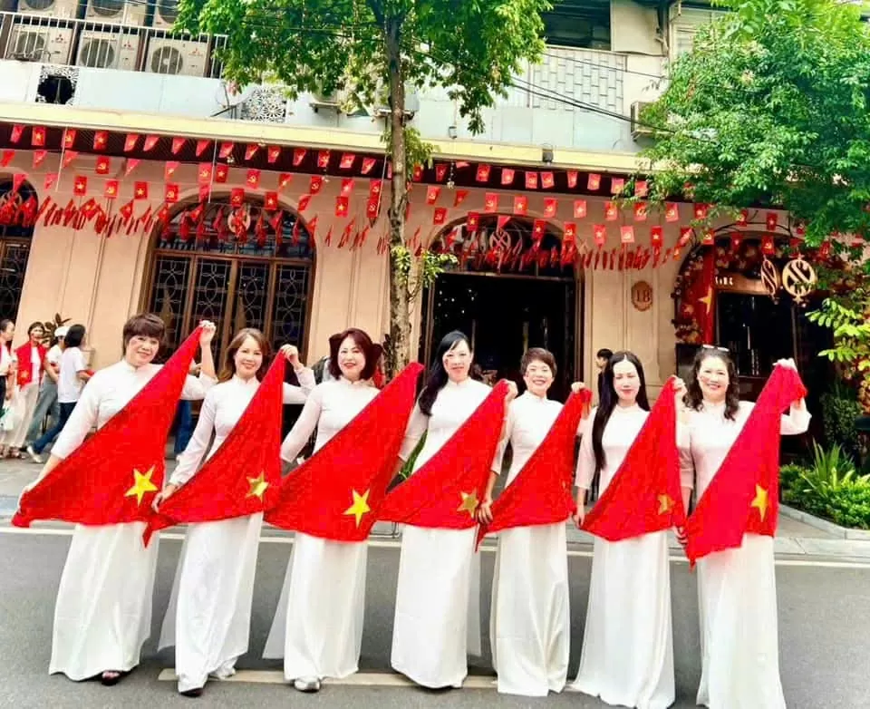 Citizens proudly celebrate the A80 National Day Grand Ceremony