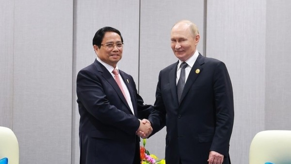 Prime Minister Pham Minh Chinh meets with Russian President Vladimir Putin in Tianjin, China