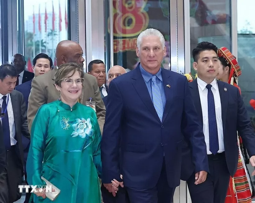 Miguel Díaz-Canel Bermúdez, First Secretary of the Communist Party of Cuba Central Committee and President of Cuba and his spouse attend the grand banquet marking the 80th National Day of Vietnam. (Photo: VNA) Miguel Díaz-Canel Bermúdez, First Secretary of the Communist Party of Cuba Central Committee and President of Cuba and his spouse attend the grand banquet marking the 80th National Day of Vietnam. (Photo: VNA)